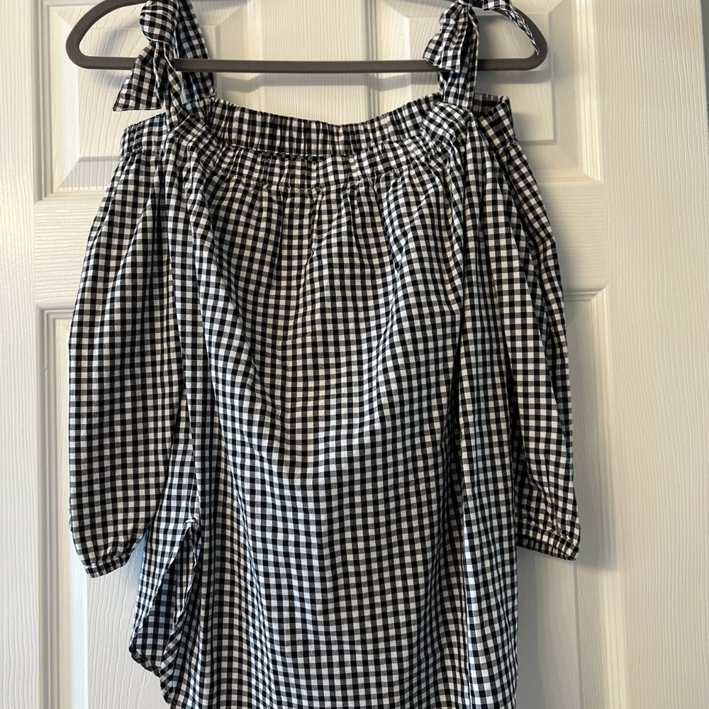 Gap off the shoulder gingham, black and white top with adjustable straps. XS